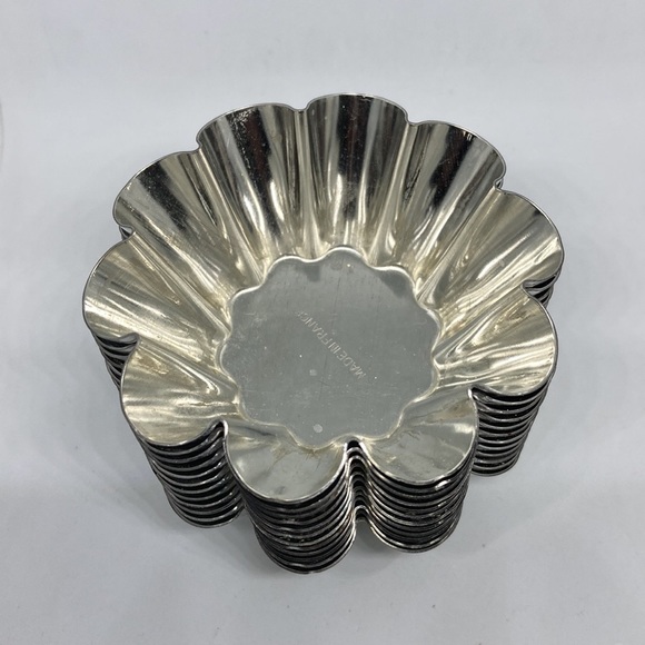 12 Silver Cupcake/Egg Tart Reusable Liners - Picture 5 of 9